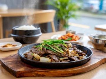 10分鐘速成！洋蔥炒肉家常快手菜，鮮香開胃又下飯