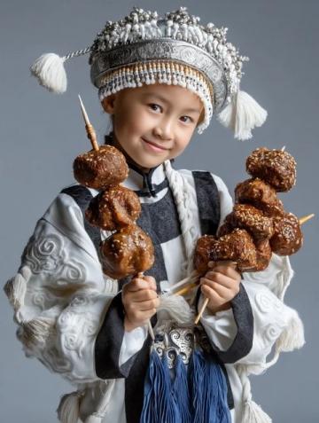 **標題農村美食大揭秘！這道傳統美味竟成網紅爆款，網友吃一口就停不下來！**