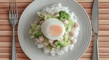 夏日家庭晚餐：清爽素炒豆角與韭菜炒雞蛋