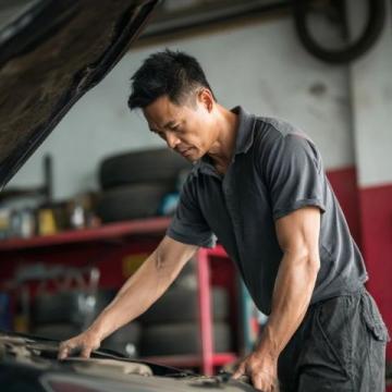 以下是一份詳盡的汽車保養知識大全,包含日常維護、定期保養、關鍵部件檢查以及延長汽