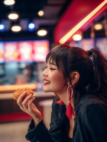 一條菜少、還貴的差評，如何讓這家5元自助快餐店逆襲成網紅？