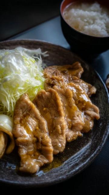 為什么日本人認為炸豬排下飯?這和歷史有關(guān)