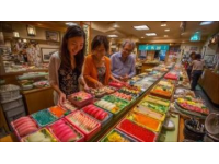 沉醉舌尖之旅：當(dāng)?shù)孛朗程禺a(chǎn)瘋狂買不停，行李箱快裝不下