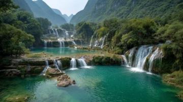 云南旅游攻略云南是中國旅游資源最豐富的省份之一,融合了雪山峽谷、高原湖泊