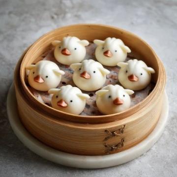 如何制作經典紅豆沙粽和鮮肉蛋黃粽?詳細步驟分享
