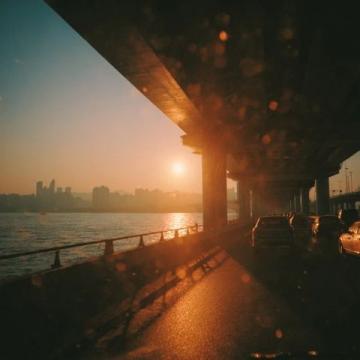 武漢夏日奇觀:楊泗港大橋下的“天空之門