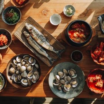 青島必嘗美食：漁家小院海鮮塔鮮美誘人