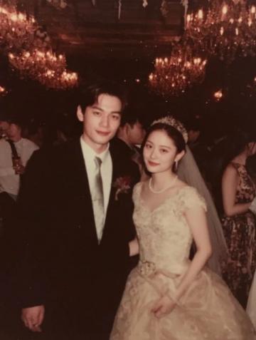 1985年，楊紫瓊與香港富商潘迪生相戀，兩人熱戀3年后，在楊紫瓊26歲那年
