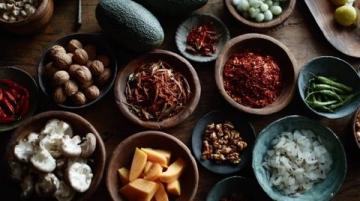 古代美食佳作推薦：穿越時空的味蕾之旅——古代餐飲經營小說精選與避坑指南