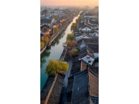 烏鎮，這座擁有千年歷史的江南古鎮，宛如一顆璀璨的明珠，散發著迷人的魅力