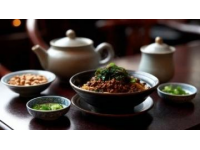 內蒙古特色美食：手抓羊肉、奶茶等不可錯過的地方風味