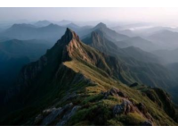 想要挑戰自我，體驗一場刺激而又難忘的徒步之旅嗎？那么鄒城小刀山絕對是一個不容錯過