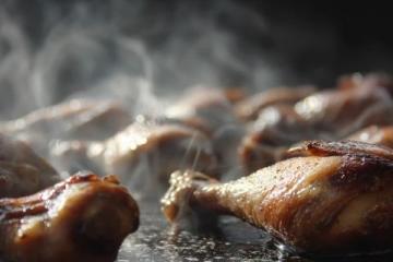 琺瑯鍋雞翅美食(琺瑯鍋煙熏雞翅)