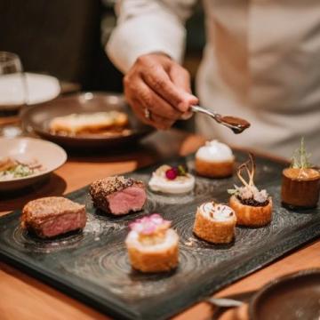 彝族美食大揭秘:燒烤、美酒與詩意菜單的味蕾之旅