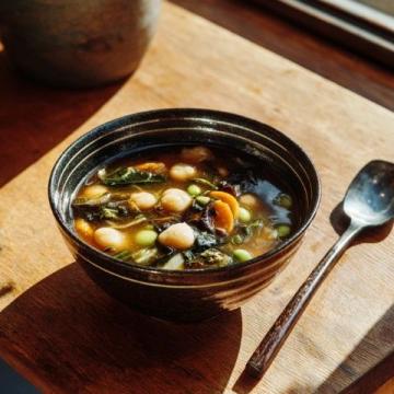 秋季滋補養生必備:山藥燉雞湯的做法與營養解析