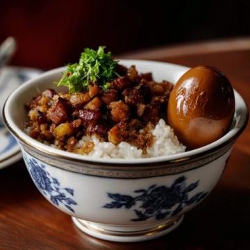 湖北黃岡特色美食推薦：東坡肉、艾草雞湯與糯米糍粑