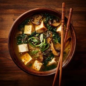 多樣佳肴制作秘籍：咸蛋黃豆腐草頭湯、酸菜臘肉炒春筍等美味食譜