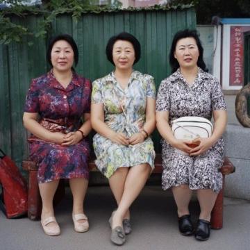 在西虹市首富中,沈騰飾演的王多魚為了完成一個月花光十億的賭約,花重金邀請了
