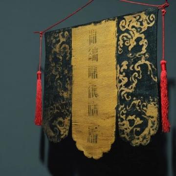 清朝朝珠的奧秘：一串象征權力與尊嚴的歷史飾品