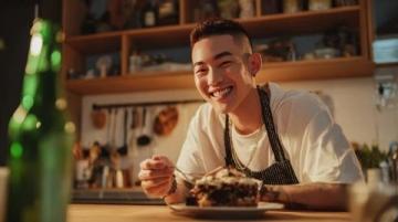 黃曉明分享青島特色美食,你嘗過哪些?