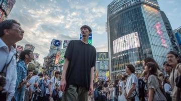 東京天氣如何?東京比大連炎熱,但一開口就露餡了