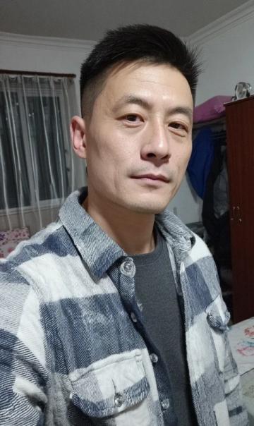 因為史湘云的臉上犯了杏斑癬,于是有了治療藥物薔薇硝出場,但是被茉莉粉