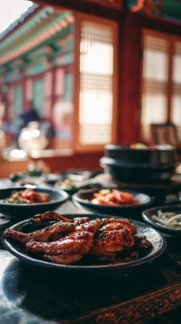 以下是關(guān)于西寧美食釀皮的介紹