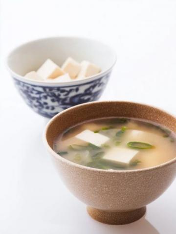 白菜豆腐三鮮湯：簡單營養，全家適宜的養生佳品