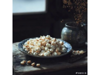 無錫有很多特色小吃，以下是一些經典的介紹