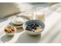 清晨暖陽下的養生佳肴：蘋果紅棗小米粥，輕松煮出幸福感