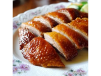 北京烤鴨作為中國(guó)傳統(tǒng)美食的瑰寶