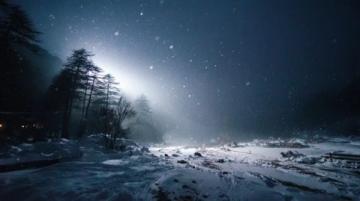 夜幕下的雪野湖：燒烤紅酒配煙花的美妙夜晚體驗