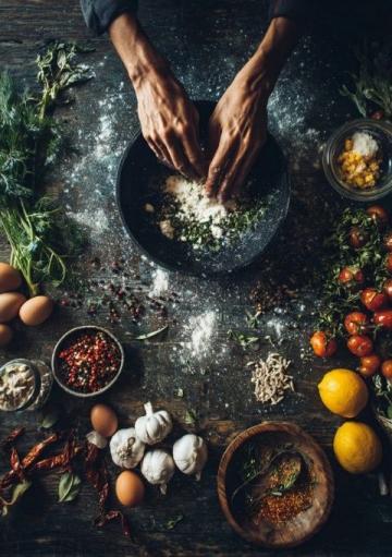 微微低頭,享受美味:成為社交媒體上的美食攝影達(dá)人