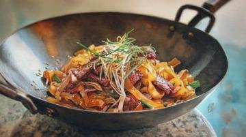 宅家過年吃美食!蘿卜絲炒牛肉和水煎包,營養又好吃!