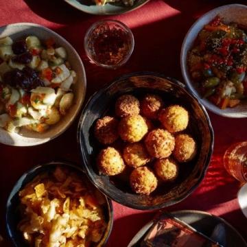 新安縣的美食探索：老李燒雞、峪里柿餅與北冶紅新鹵肉，不容錯過的地方風味！