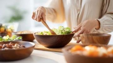 婆婆每日精心烹飪大量佳肴，不料成孕期困擾