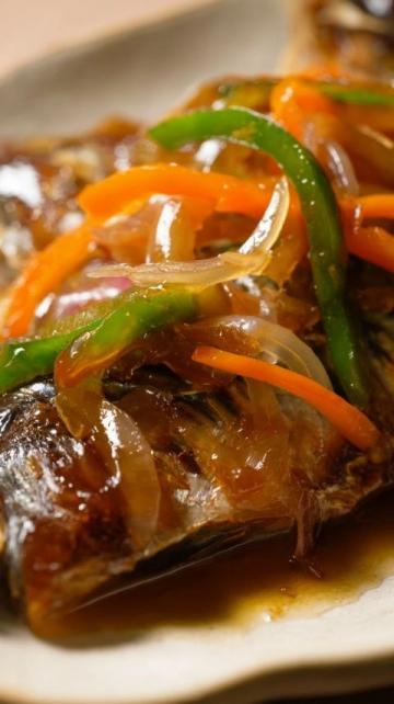 夏日微風中的味蕾享受:寶應六月鮮蟹黃魚頭煲