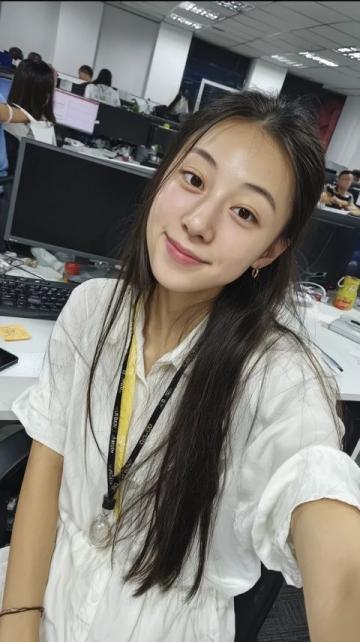 我正在新辰天地盒馬店內直播，泰華人流量暴增太震撼了！