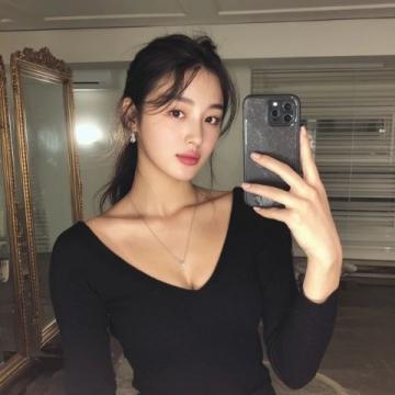 瑾汐二姐惡作?。赫娴陌央u蛋在妹妹頭上碰碎了！