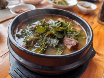 洛陽必嘗美食：經典牛羊肉湯與特色水席不容錯過！