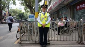洛陽暖心司機(jī):緊急時(shí)刻伸出援手,救助受傷游客