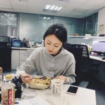 寧波網(wǎng)紅小姐姐直播賣飯團(tuán),人氣爆棚!