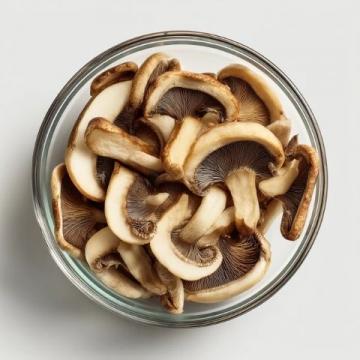 松蘑炒肉VS小白蘑菇炒肉:探尋北方家味中的菌香魅力
