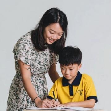中考英語是許多學生關注的焦點,掌握核心知識點和應試技巧對提高成績至關重要