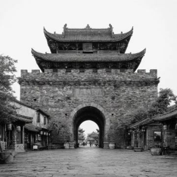 黔南小江南都勻，除了美景還有座“秦漢影視城”！秦代建筑風情濃厚