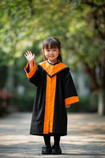 我的天哪，真的要給這位清華學(xué)霸父母點(diǎn)個(gè)贊！他們?yōu)榱俗尯⒆幽軌驅(qū)W習(xí)更多的課外知識(shí)