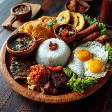 印尼特色美食挑戰：烤眼鏡蛇肉配蛇血酒，你敢嘗鮮嗎？