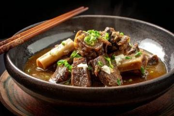 
信陽燉菜：河南信陽特色美食，傳承古韻，滋養身心