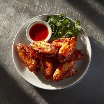 香酥炸雞翅外酥里嫩，一口咬下滿滿的幸福感！