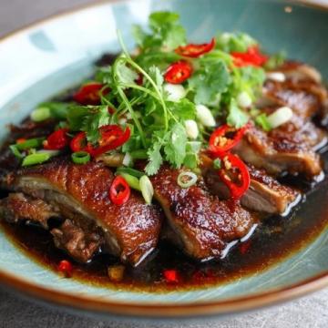 用冰糖還是白糖？紅燒肉的甜蜜選擇